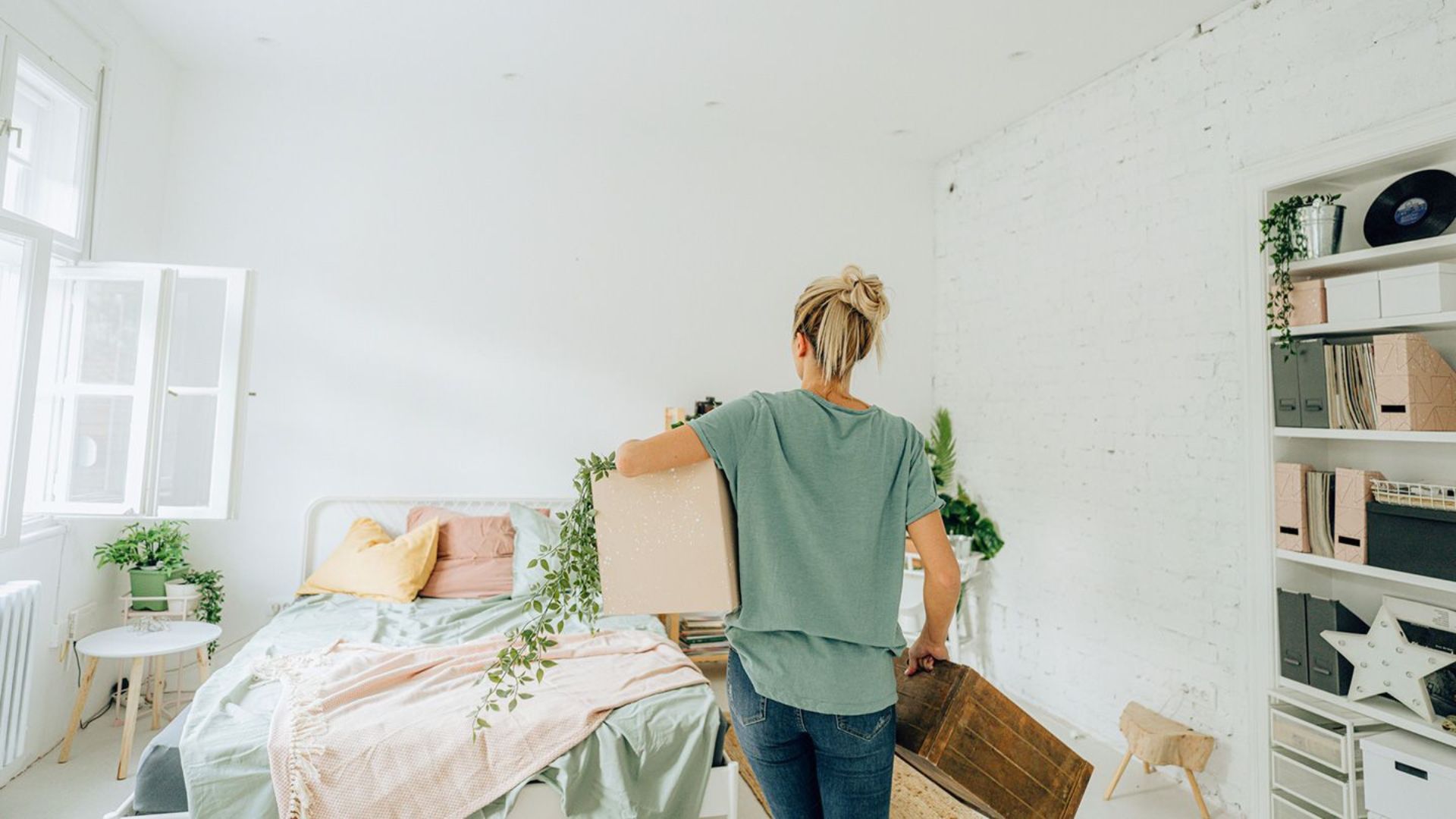 Pro Tips To Move Your Bedroom While House Shifting